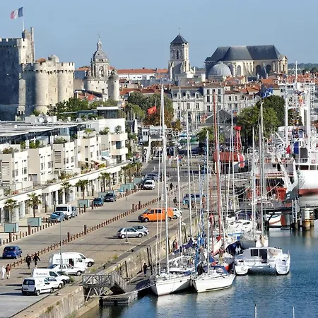 Cocon Iode Cosy Equipe, Baigne De Lumiere, Situe Au Coeur De A 1min A Pied Du Marche Avec Tv Et Wifi La Rochelle (Charente-Maritime)
